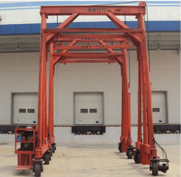 Red Steel Standard Mobile Container Crane , Port Gantry Crane Container Handling Crane